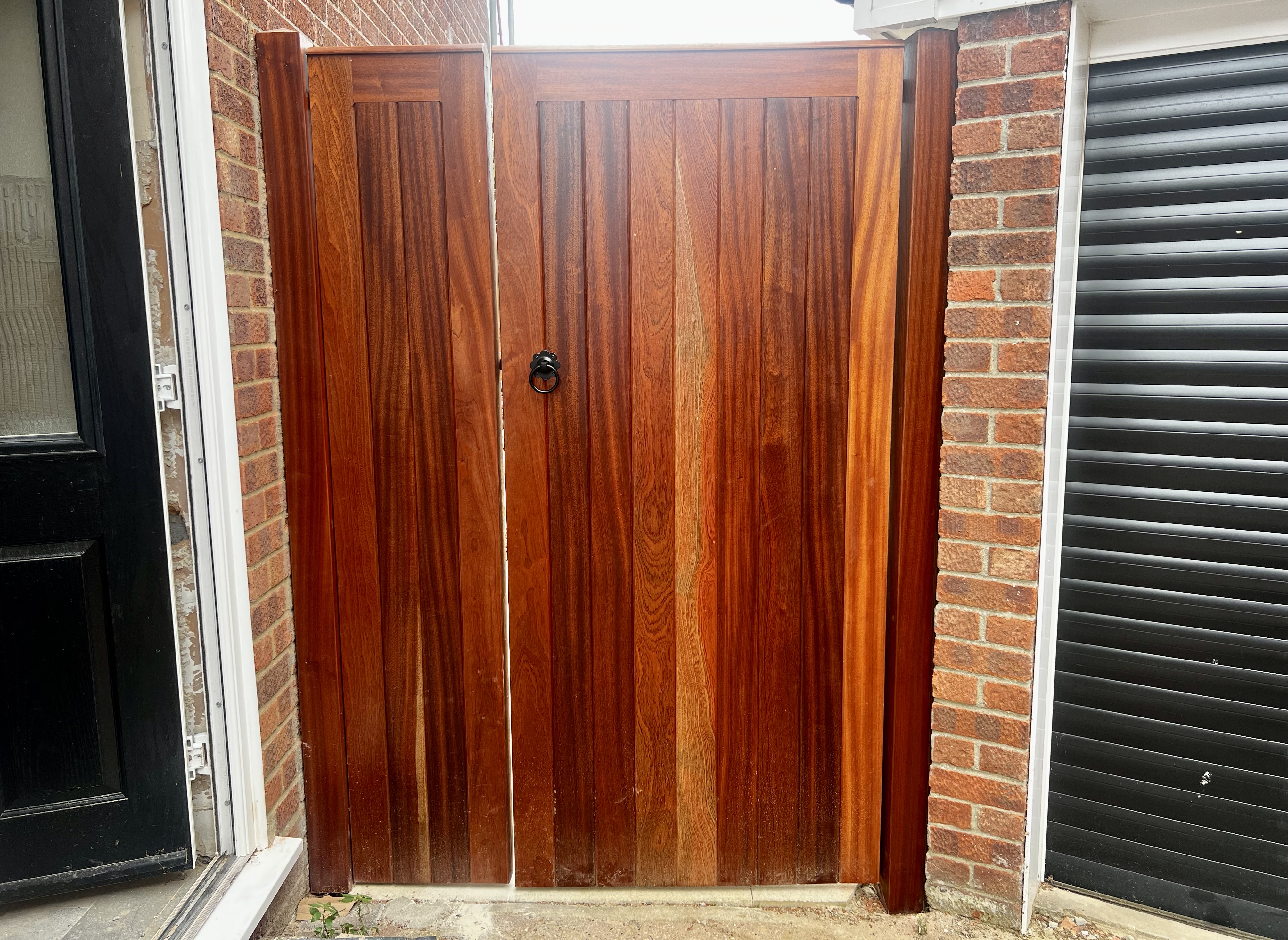 Vertical board single garden gate with ring latch